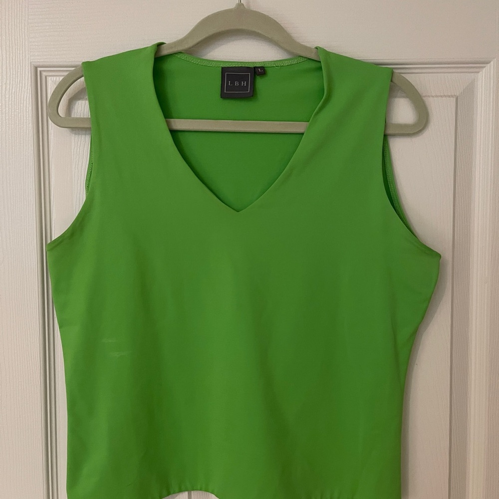 LBH Kelly Green Sleeveless V-neck Top